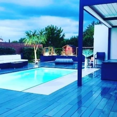 Maison De Vacances Contemporaine Avec Piscine Villa Vedène Exterior foto