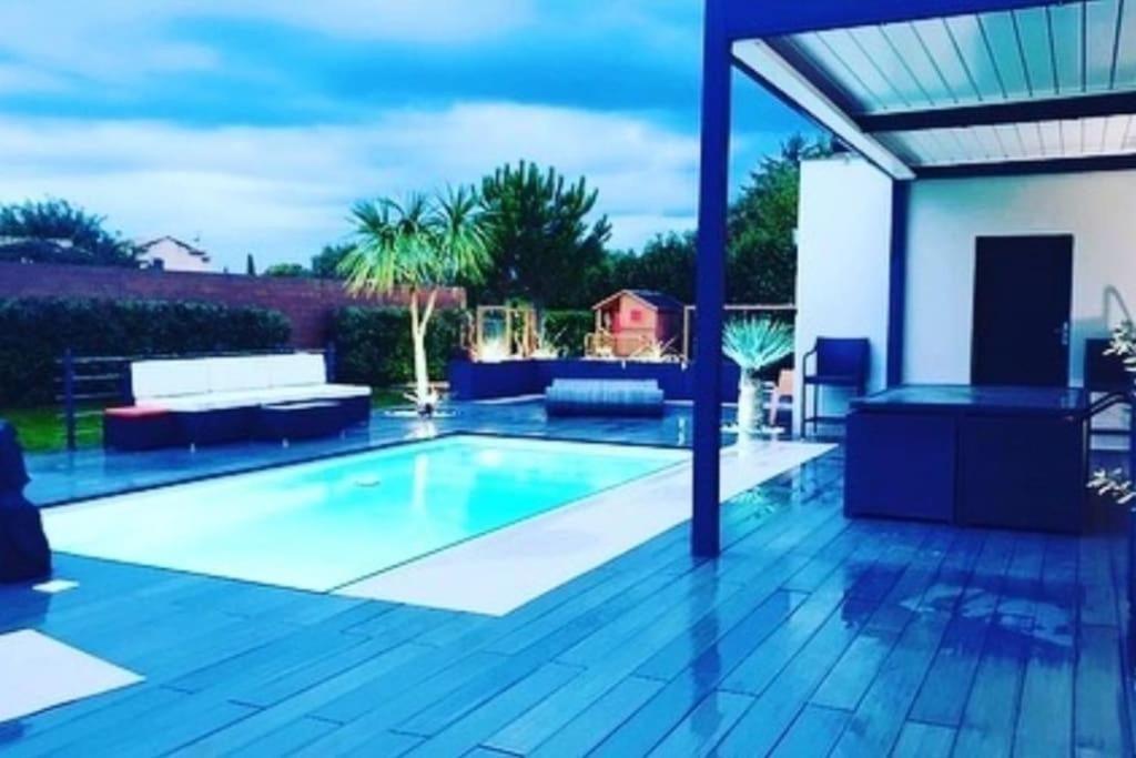Maison De Vacances Contemporaine Avec Piscine Villa Vedène Exterior foto